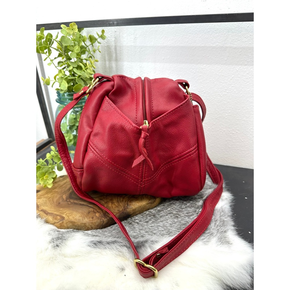 Victoria Leather Purse Red bucket bag USA purse‎ crossbody MSRP $255